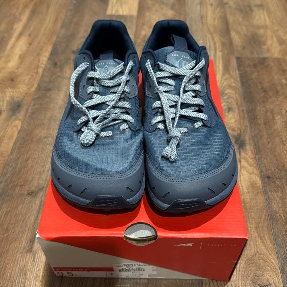 NWT Altra Women’s Lone Peak Trail Running Shoes